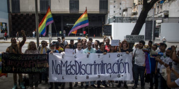 Activistas protestan en Caracas contra la «política de persecución» a la comunidad LGBTI