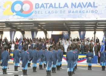 Maduro pide a los militares estar en alerta permanente para garantizar la paz de Venezuela