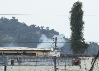 Sube a 18 el número de fallecidos por enfrentamientos entre reos en una cárcel de Ecuador