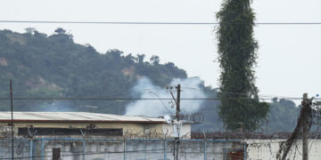 Sube a 18 el número de fallecidos por enfrentamientos entre reos en una cárcel de Ecuador
