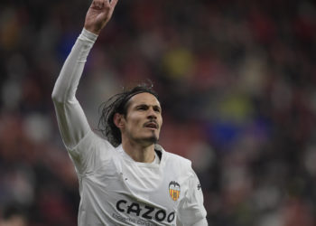 Cavani llega a Buenos Aires para su presentación como jugador de Boca Juniors