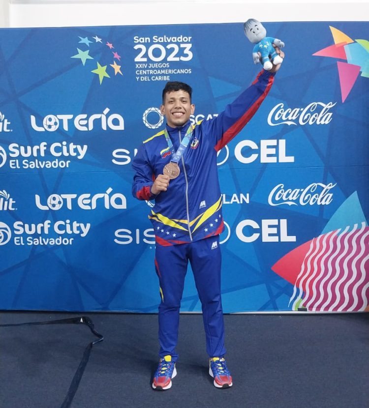 El orgullo de La Matera, Sebastián Márquez con par de medallas de bronce en El Salvador.