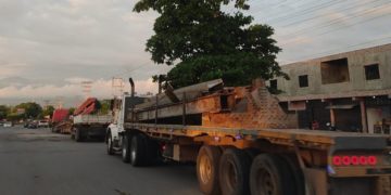 Retiran la estructura del Puente Onia