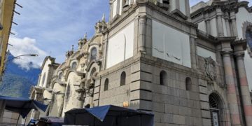 Deterioro en la fachada lateral de la Catedral de Mérida afea la joya arquitectónica