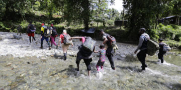 Panamá alista medidas ante la explosión migratoria: 320.098 personas cruzaron el Darién este año