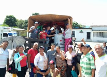 Colocan lámparas y luminarias en parroquia  Valmore Rodríguez de Sucre