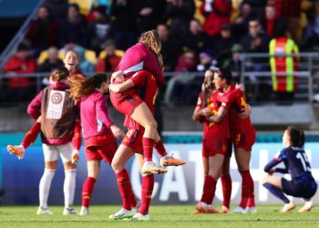 Salma Paralluelo permite a España seguir soñando y Suecia bate a Japón a balón parado