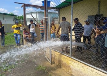Escuchadas peticiones de vecinos de El Paraíso en relación a la escasez de agua en la parroquia