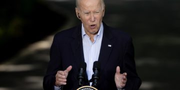 El Gobierno de Biden autoriza un refugio para 2.000 inmigrantes en la antigua estación aeronaval