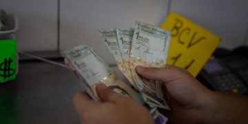 El precio del dólar  supera los 31 bolívares en el mercado oficial de divisas