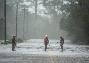 Idalia avanza con vientos de 110 mph y marejada ciclónica por el noroeste de Florida