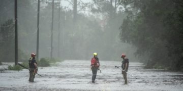 Idalia avanza con vientos de 110 mph y marejada ciclónica por el noroeste de Florida
