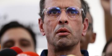 Sube a 39 el número de heridos por agresiones de adeptos al chavismo, denuncia Capriles