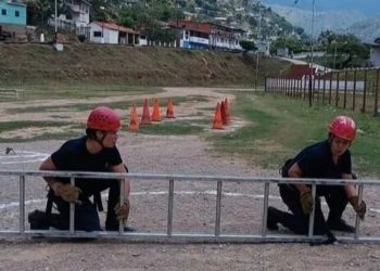 Mujeres bomberos de Boconó ganan segundo lugar en competencia en Carache
