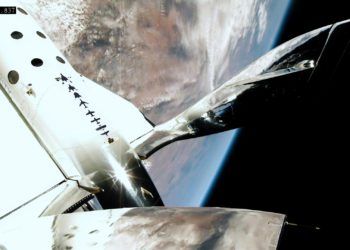 Aterriza sin percances en EE.UU. el primer vuelo suborbital para turistas de Virgin Galactic