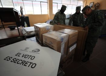 Ecuador acude a votar en unas inéditas elecciones bajo una creciente ola de violencia