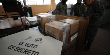 Ecuador acude a votar en unas inéditas elecciones bajo una creciente ola de violencia