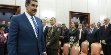 Maduro pide a los militares mantener la «guardia en alto» para defender la paz