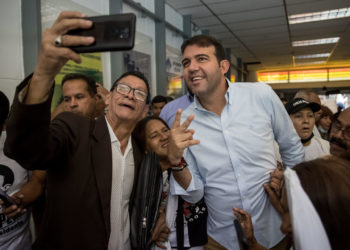 La oposición venezolana arranca con austeridad la campaña para las primarias de octubre