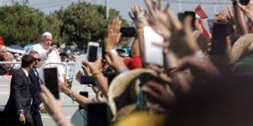 El papa deja Lisboa con una movilización histórica y un mensaje claro: Hay espacio para todos