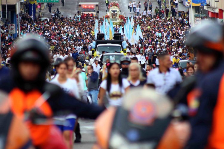Monseñor Moronta denuncia que coyotes venden  paquetes de miseria y opresión a los migrantes
