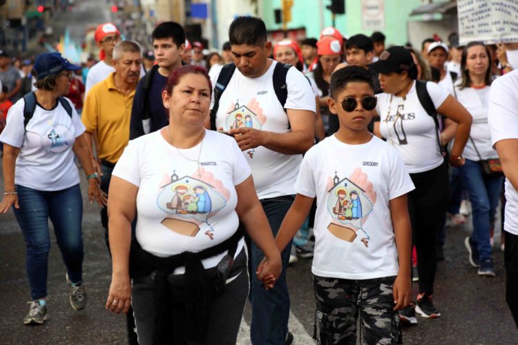 Monseñor Moronta denuncia que coyotes venden  paquetes de miseria y opresión a los migrantes