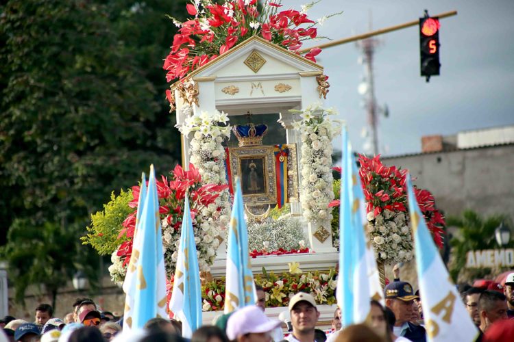 Monseñor Moronta denuncia que coyotes venden  paquetes de miseria y opresión a los migrantes
