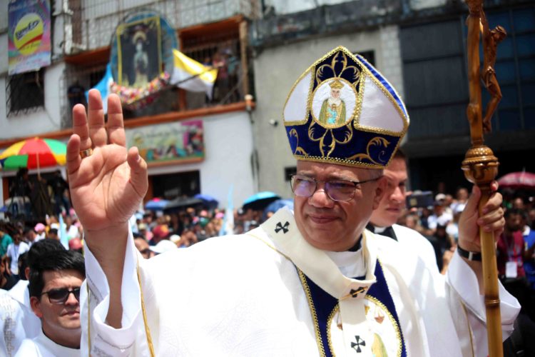 Monseñor Moronta denuncia que coyotes venden  paquetes de miseria y opresión a los migrantes