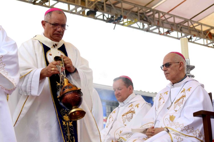 Monseñor Moronta denuncia que coyotes venden  paquetes de miseria y opresión a los migrantes