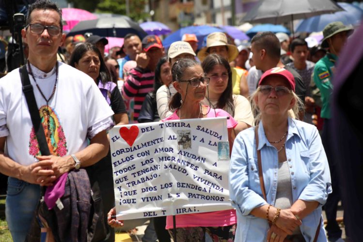 Monseñor Moronta denuncia que coyotes venden  paquetes de miseria y opresión a los migrantes