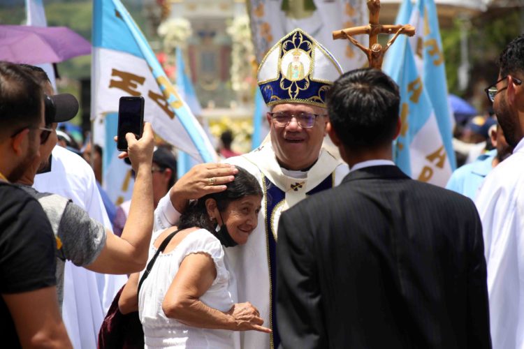 Monseñor Moronta denuncia que coyotes venden  paquetes de miseria y opresión a los migrantes