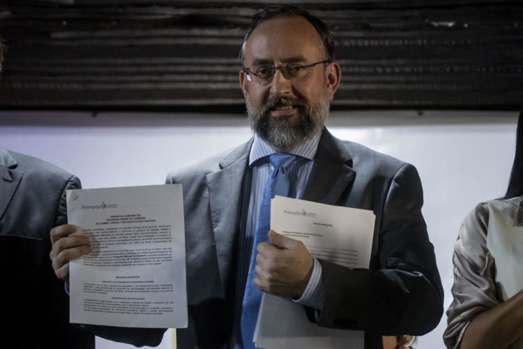 Jesús María Casal habla durante un acto político conjunto de la oposición, en una fotografía de archivo. EFE/Miguel Gutierrez