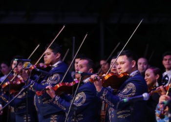 Unos 200 mariachis de 6 países unen sus voces en un encuentro en México