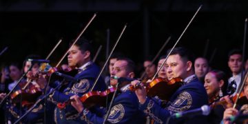 Unos 200 mariachis de 6 países unen sus voces en un encuentro en México