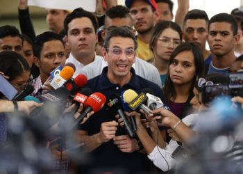 Capriles denuncia que diez personas resultaron heridas por agresiones de adeptos al chavismo