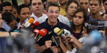 Capriles denuncia que diez personas resultaron heridas por agresiones de adeptos al chavismo