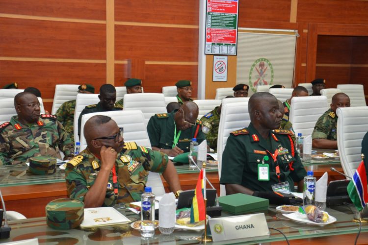 Los jefes militares de los países de la Comunidad Económica de Estados de África Occidental (Cedeao) se reunieron hoy en Nigeria para dialogar sobre la situación en Níger tras el golpe de Estado. EFE/EPA/STR