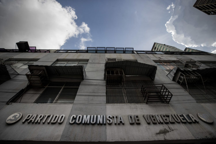 Detalle de la fachada de la sede del Partido Comunista de Venezuela, en Caracas (Venezuela). EFE/Miguel Gutiérrez