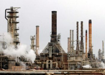 La oferta petrolera de la OPEP cae un 3 % en julio por el recorte del bombeo saudí