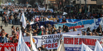 Profesores chilenos presionan al Gobierno con movilización por mejoras laborales