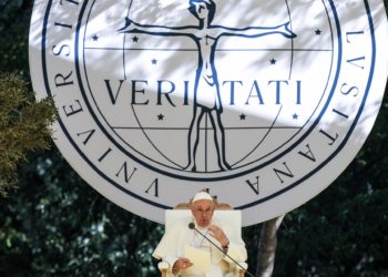 El papa afirma en Lisboa que existe «la urgencia dramática de ocuparse del medio ambiente»