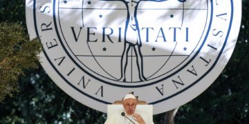 El papa afirma en Lisboa que existe «la urgencia dramática de ocuparse del medio ambiente»