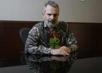 Miguel Bosé confirma que 10 sujetos armados lo asaltaron en su casa en Ciudad de México