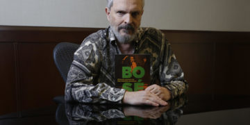 Miguel Bosé confirma que 10 sujetos armados lo asaltaron en su casa en Ciudad de México