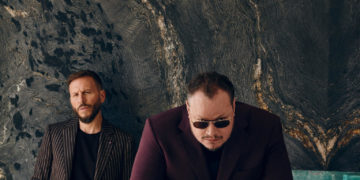 Sin Bandera defiende letras profundas, no como si fueran chats de WhatsApp