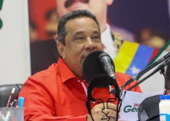 Gobernador se compromete a recuperar instalaciones del estadio José Alberto Pérez afectado por las lluvias