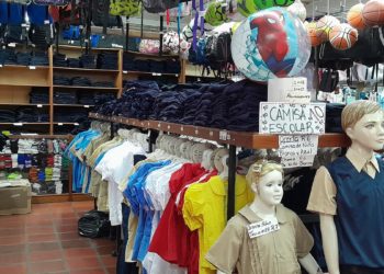 Trujillo capital | Reportan bajas ventas de uniformes y calzados escolares