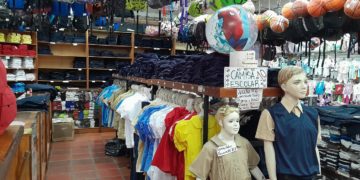 Trujillo capital | Reportan bajas ventas de uniformes y calzados escolares