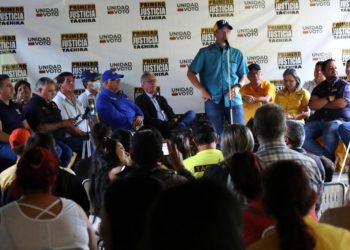 Henrique Capriles invitó a Bernal a no  invertir en su imagen sino en dar soluciones