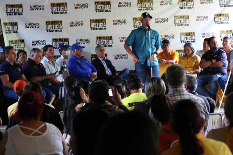 Henrique Capriles sostuvo un encuentro con dirigentes de diversos partidos políticos. Foto: Carlos Eduardo Ramírez